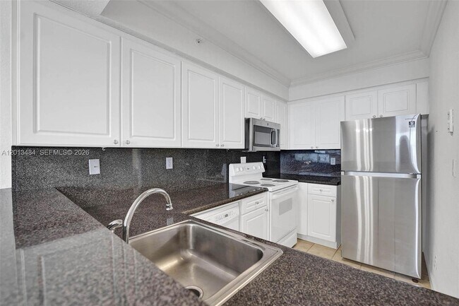 Building Photo - 2501 S Ocean Dr