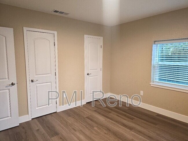 Building Photo - 450 Tracy Ln