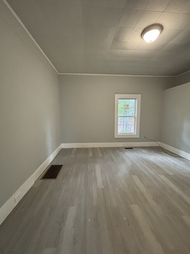 Building Photo - 1120 Elm Ave