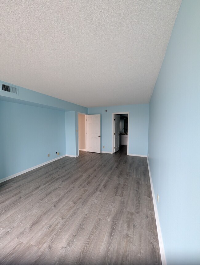 Building Photo - 7505 River Rd