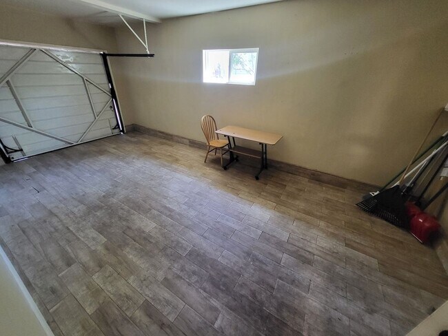 Building Photo - 1010 S Division St