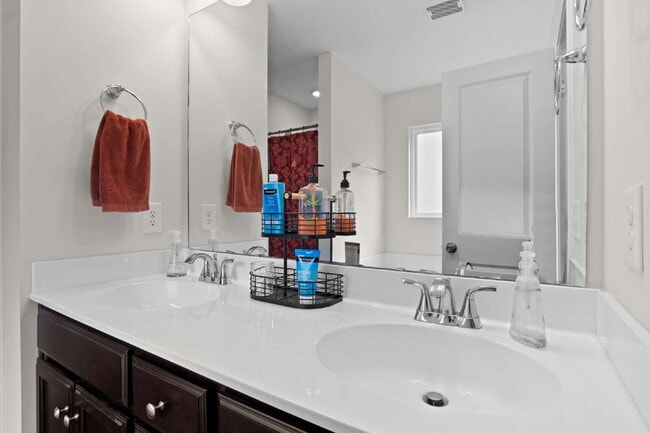 Building Photo - 410 Silverstone Pl