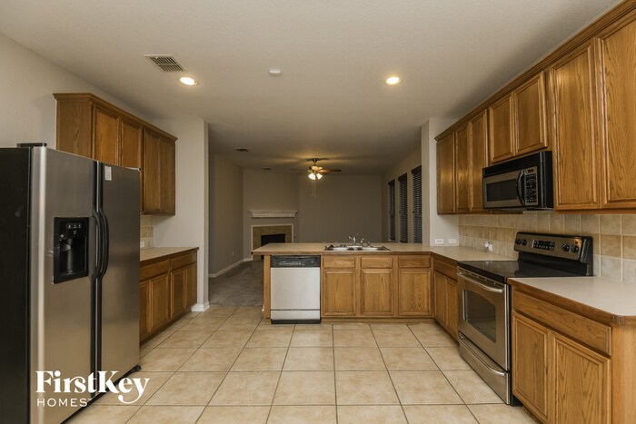 Building Photo - 1339 Lake Forest Dr