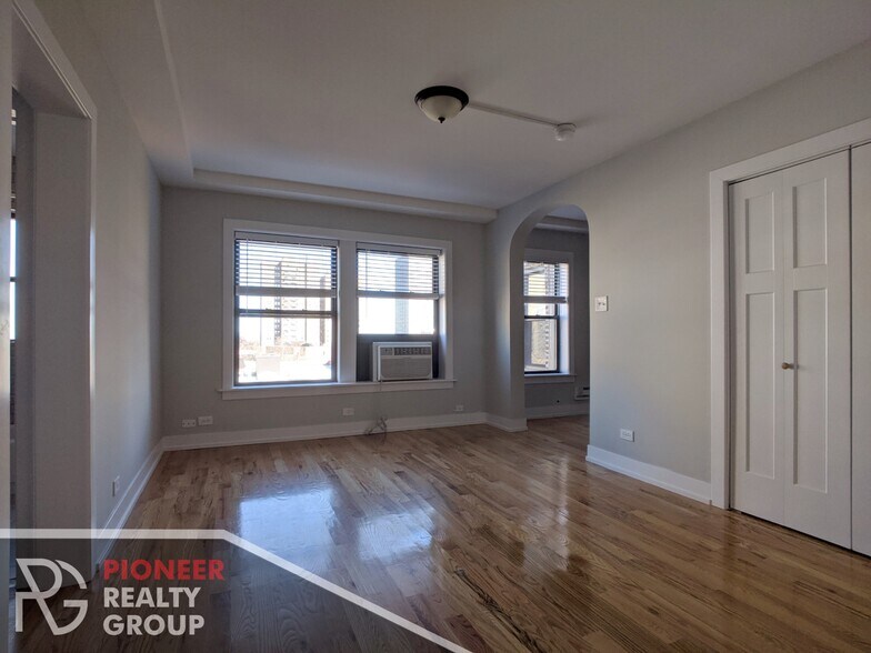 Building Photo - 556 W Arlington Pl