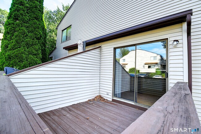 Building Photo - 545 Cypress Rd
