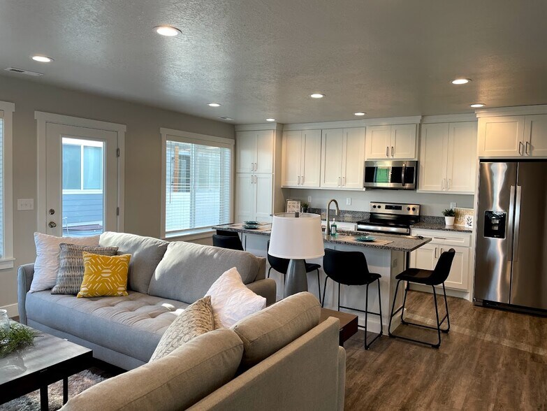 Building Photo - 4067 S 2800 W