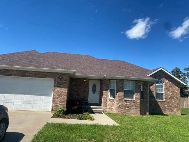 Building Photo - 3 Bedroom Home Strafford, Missouri