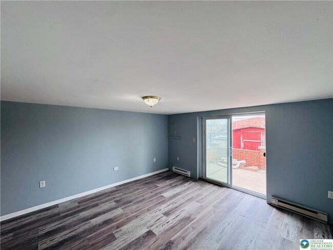 Building Photo - 402 S Bradford St