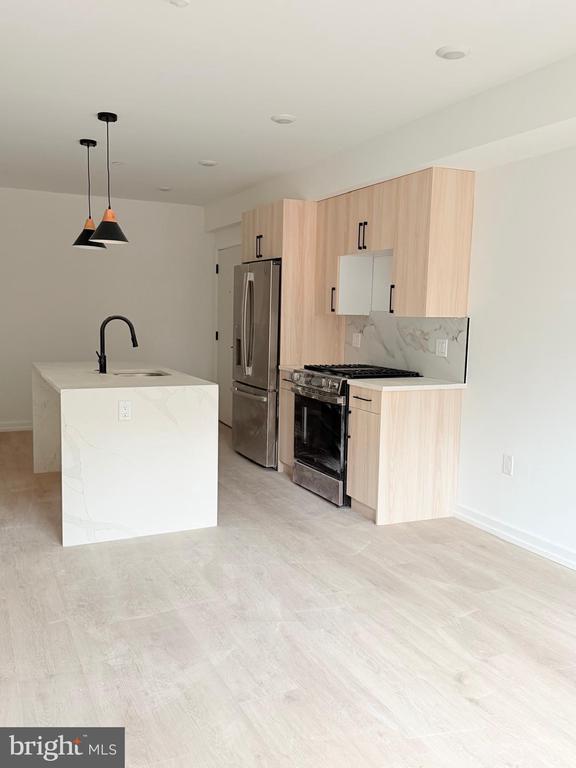 Building Photo - 208 Vine St