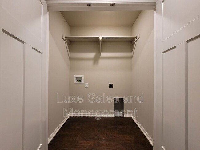 Building Photo - 8808 SW 45th St