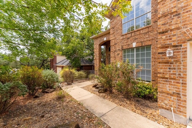 Building Photo - Spacious and stunning 4 bed 3.5 bath in Austin!!!