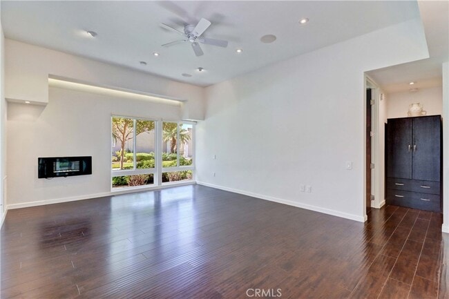 Building Photo - 2156 Via Mariposa E