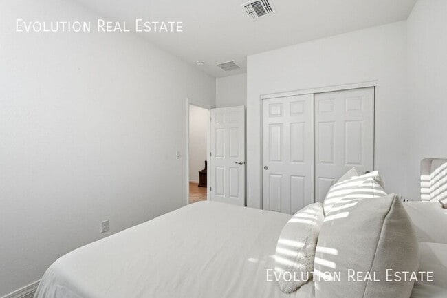 Building Photo - 5532 W Coplen Farms Rd