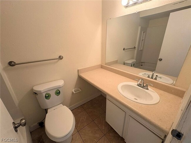 Building Photo - 2845 Winkler Ave