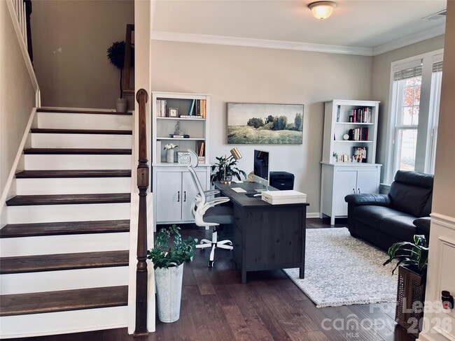 Building Photo - 8634 Shadetree St