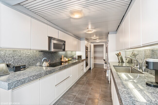 Building Photo - 161 E Chicago Ave