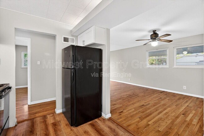 Building Photo - 710 Tyson Dr
