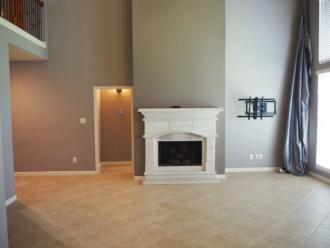 Building Photo - 28607 Green Hedge Dr