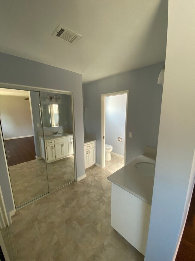 Building Photo - Beautiful Home for rent in Visalia, Ca