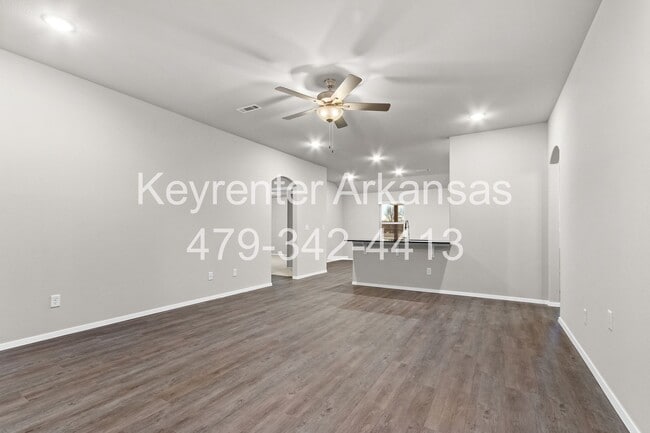 Building Photo - Gorgeous home ready for you!