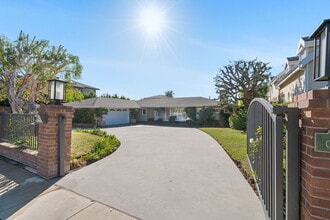 Building Photo - 14972 Camarosa Dr