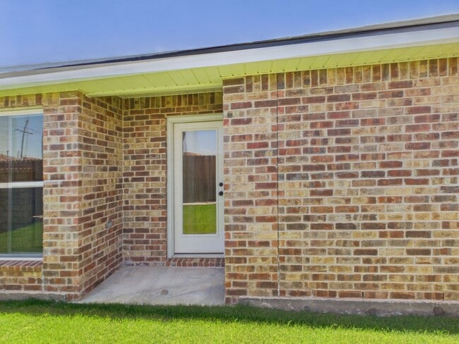 Building Photo - Great 2 Bedroom in West Plains District