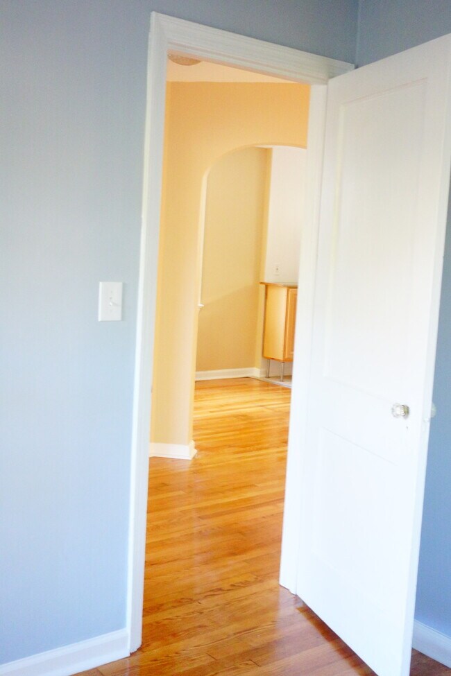 Building Photo - 8007 Garland Ave