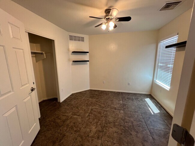 Building Photo - 4137 E Shadow Branch Dr