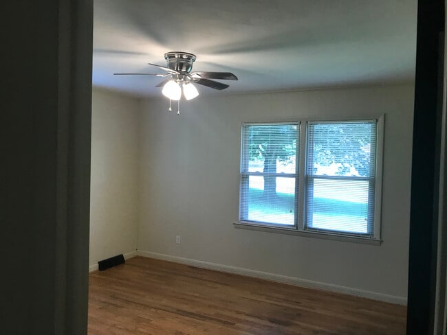 Building Photo - 331 Green Briar Rd