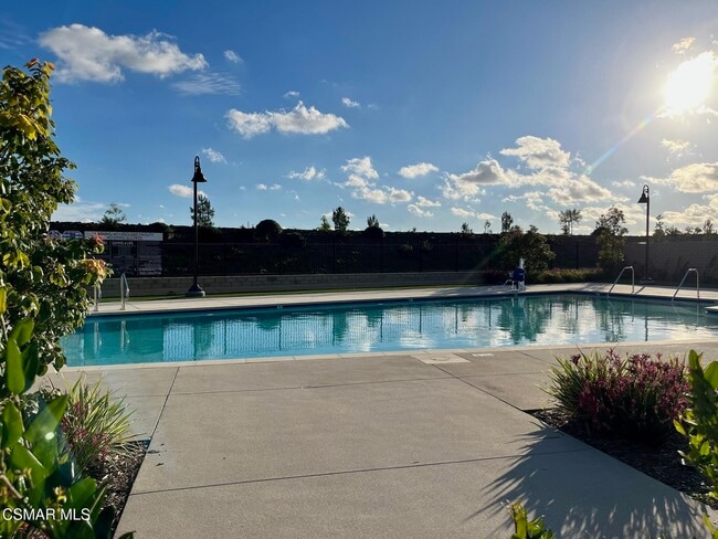 Building Photo - 779 Edward Scholle Dr