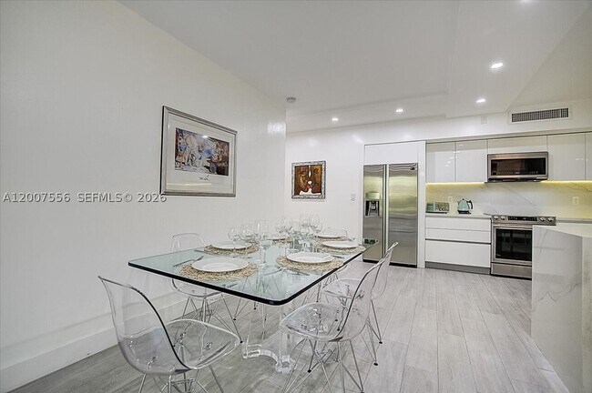 Building Photo - 276 Crandon Blvd
