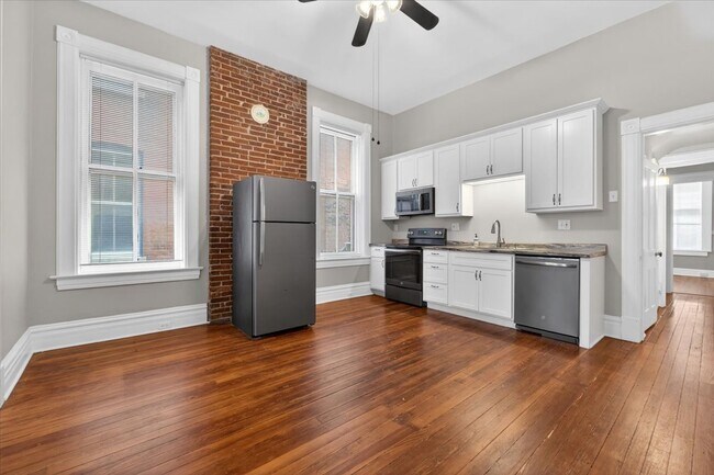Building Photo - 2416 S 13th St