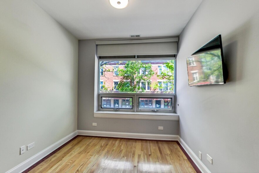 Building Photo - 2323 W Taylor St