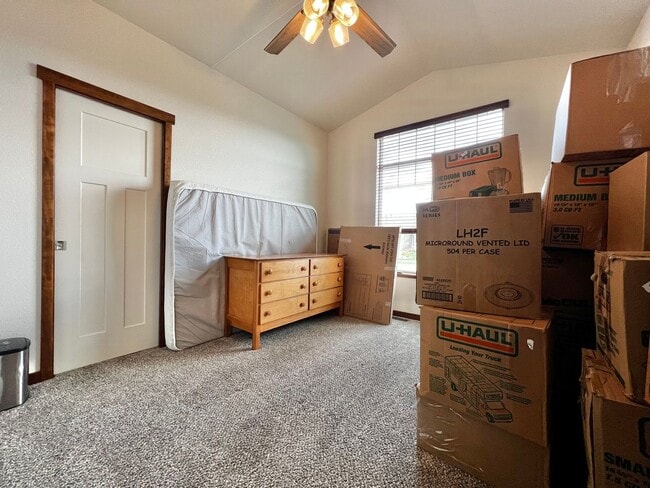 Building Photo - Elegant 3 Bedroom 2.5 Bathroom Home