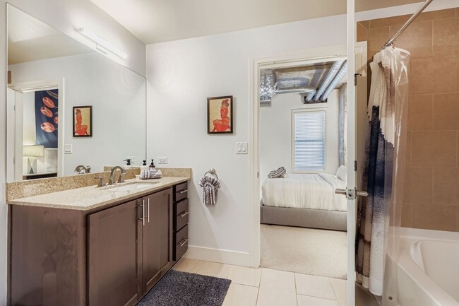 Building Photo - Modern 1 BDR in Peloton - All the Amenities