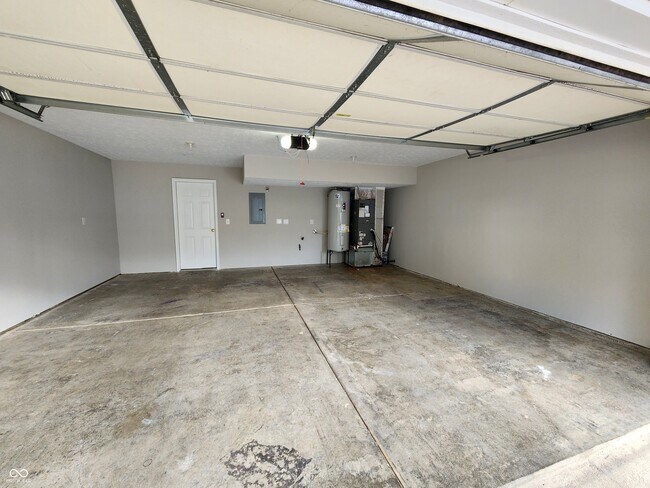 Building Photo - 1479 Autumn Oak St