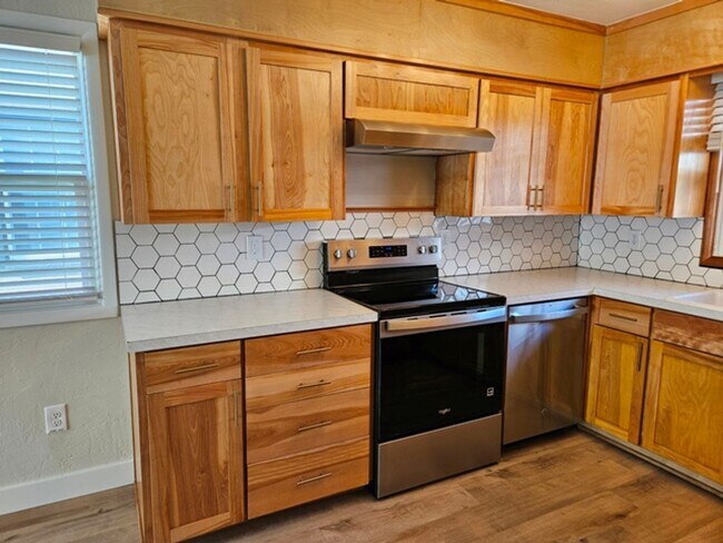 Building Photo - 3Bd/1Ba Single Story Home - For viewing!
