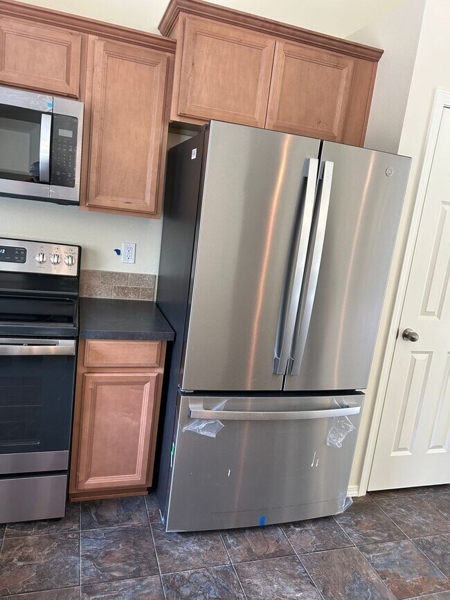 Building Photo - Brand New Home