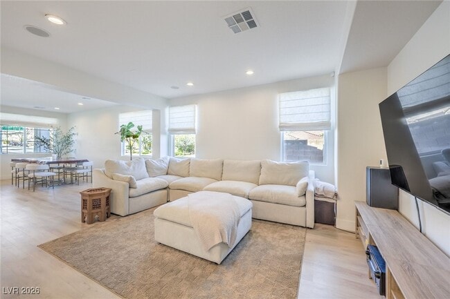 Building Photo - 5404 Avent Ferry St