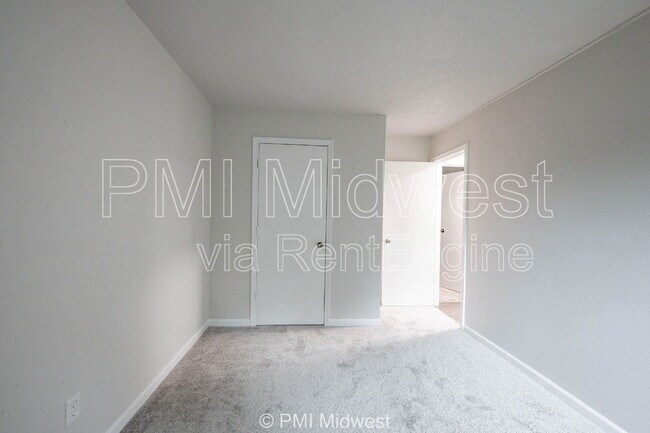 Building Photo - 6920 Chrysler St