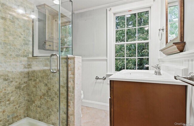 Building Photo - 66 Scudder Pl
