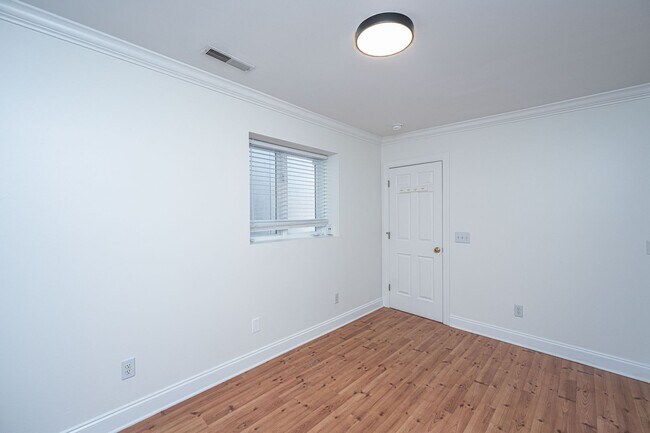 Building Photo - Historic Charm Meets Downtown Energy on Ki...