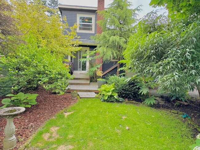 Building Photo - Rose City Park Bungalow with Finished Atti...