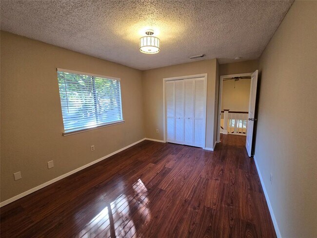 Building Photo - 604 Quail Creek Dr