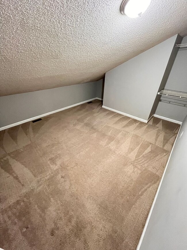 Building Photo - Charming 3-bedroom, 2-bath townhouse