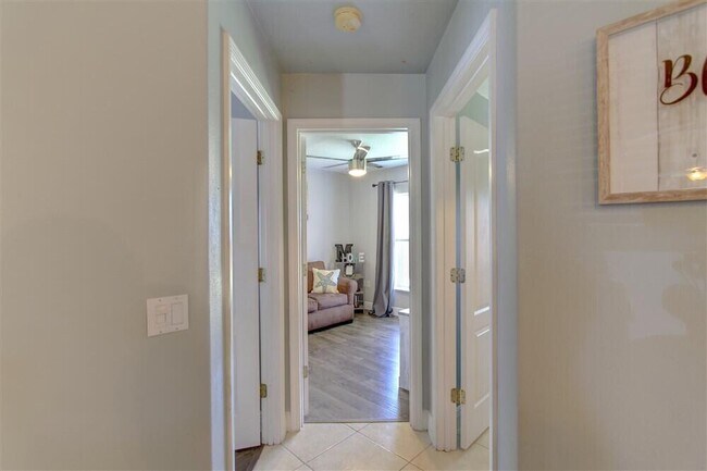 Building Photo - 125 Palm Cir