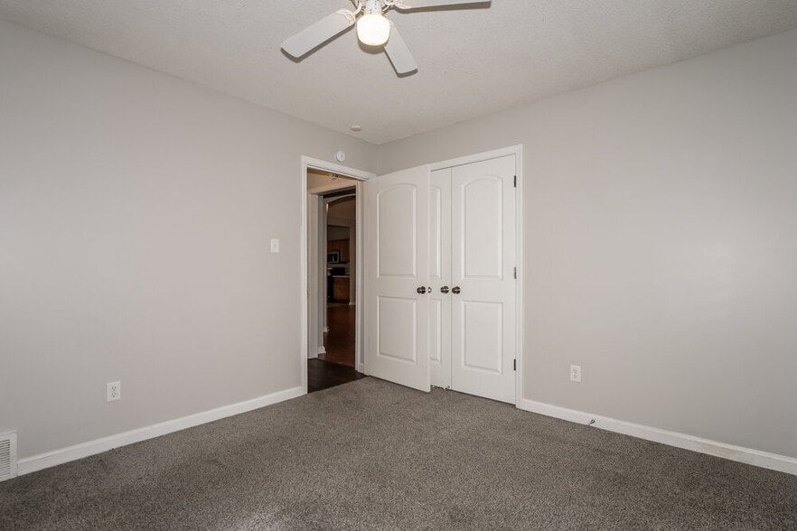 Building Photo - 10215 Morning Hill Dr