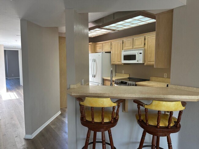 Building Photo - 1641