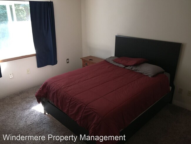 Building Photo - 3 br, 2.5 bath House - 2112 Birch Circle