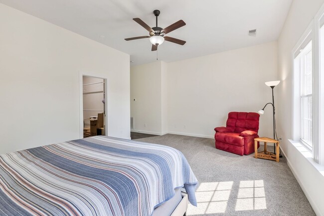 Building Photo - 415 Enclave Ct